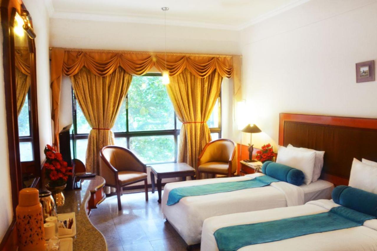 Ashraya International Hotel Bangalore Exterior photo