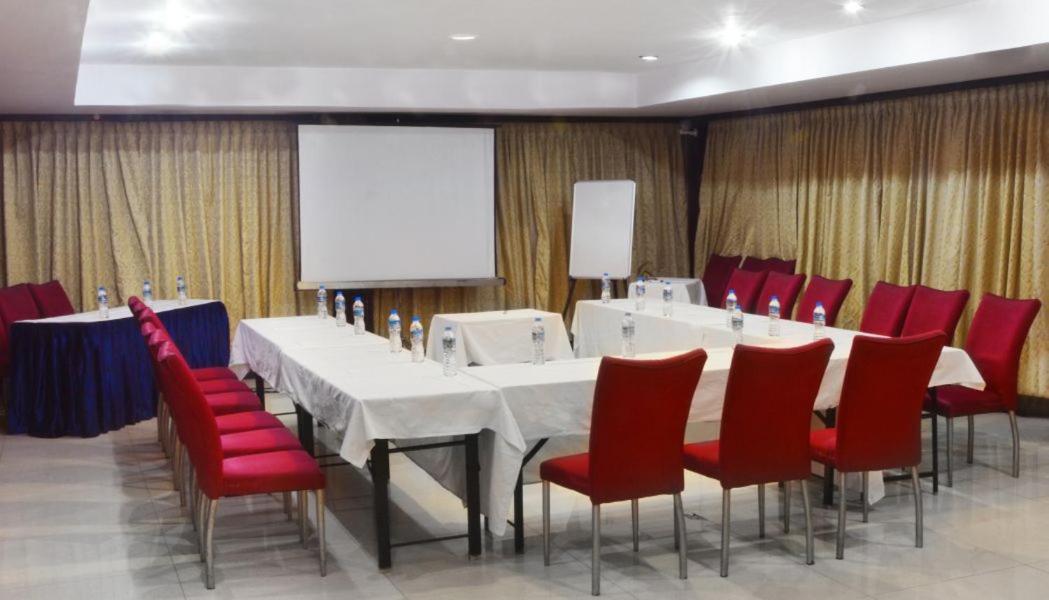 Ashraya International Hotel Bangalore Exterior photo