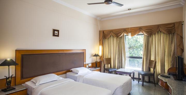 Ashraya International Hotel Bangalore Exterior photo