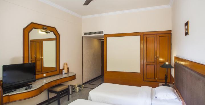 Ashraya International Hotel Bangalore Exterior photo