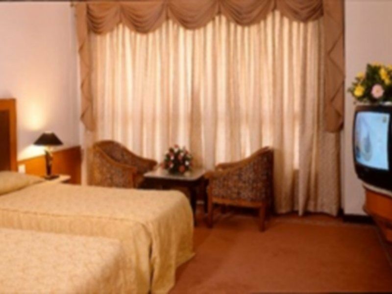 Ashraya International Hotel Bangalore Exterior photo